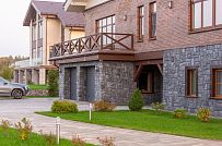 Фото репортаж с места строительства комбинированного дома площадью 1400 кв м с цоколем и СПА в д Пеники Ленобласти - мини - 19