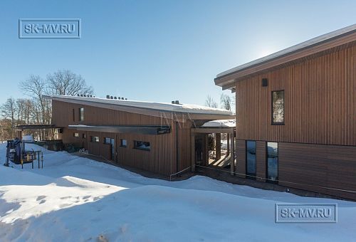 Построенный современный энергоэффективный загородный дом класса премиум с отделкой планкеном в Выборгском районе - 40