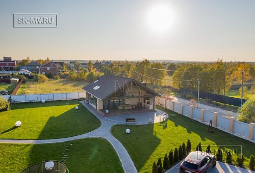 Летняя кухня с террасой барбекю и бильярдной в Оликах под ключ - 23