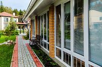 Строительство одноэтажного коттеджа из газобетона с теплой верандой с панорамным остеклением в КП Сосновое - мини - 16