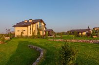 Фото репортаж с места строительства кирпичного дома ок 800 кв м с цоколем и СПА в д Пеники Лен области - мини - 57