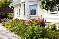 Строительство небольшого двухэтажного каркасного дома 165 кв м с бежевым сайдингом и зеленой крышей в СНТ Учитель - мини - 21