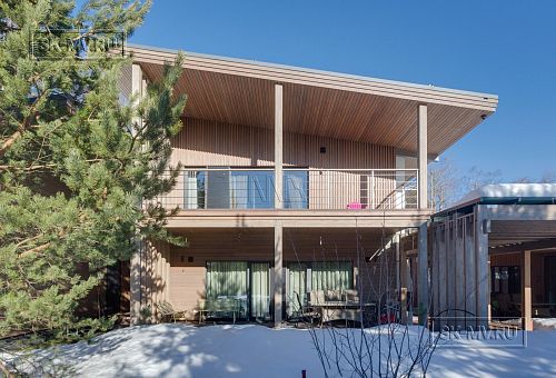 Построенный современный энергоэффективный загородный дом класса премиум с отделкой планкеном в Выборгском районе - 59