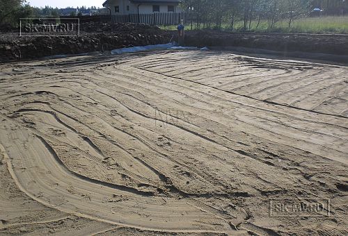 6. Подготовка песчаного основания фундамента дома