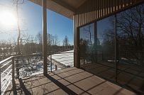 Построенный современный энергоэффективный загородный дом класса премиум с отделкой планкеном в Выборгском районе - мини - 38