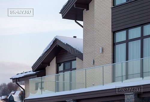 Фото репортаж с места строительства кирпичного дома ок 800 кв м с цоколем и СПА в д Пеники Лен области - 11